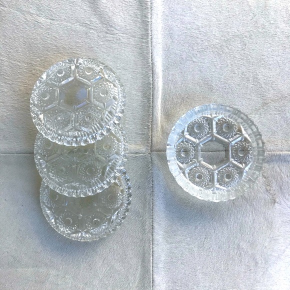 Vintage | 4" Glass Ashtray, Italy - Picture 3 of 13